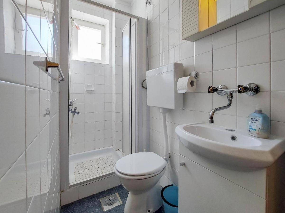 Apartments Nikola Punat Eksteriør billede