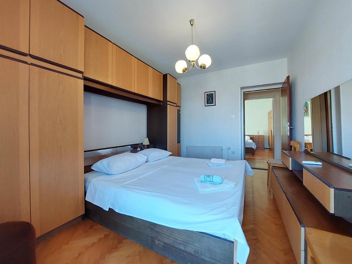 Apartments Nikola Punat Eksteriør billede