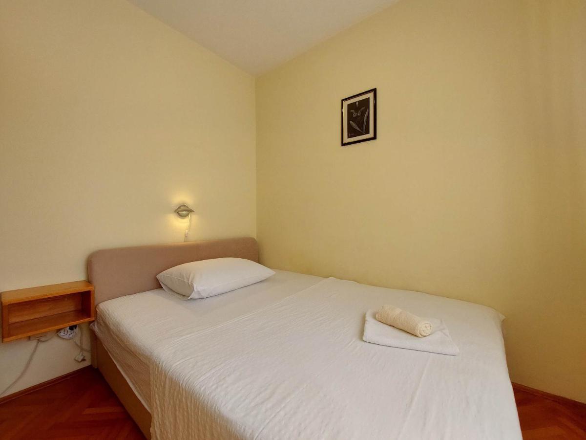 Apartments Nikola Punat Eksteriør billede