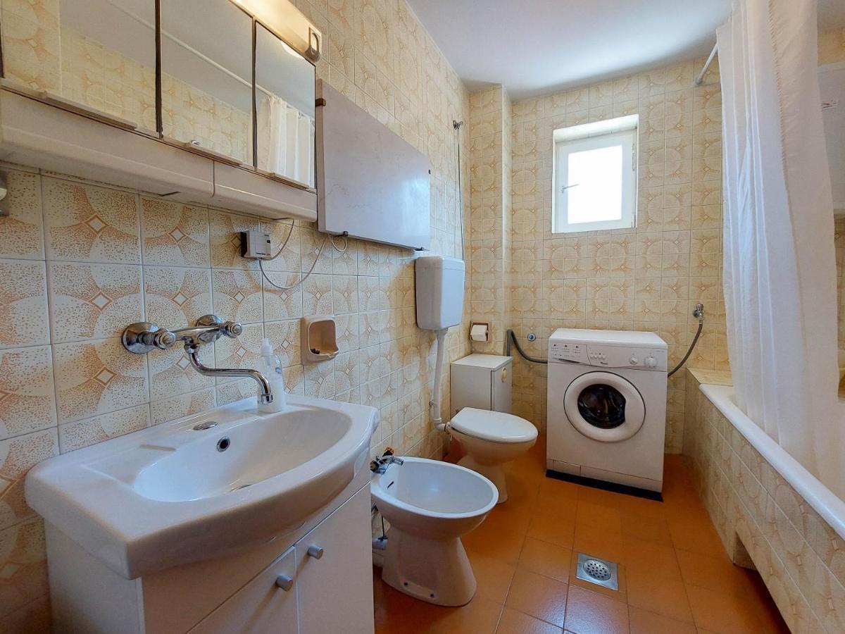Apartments Nikola Punat Eksteriør billede